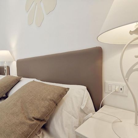 Flos Guest House Лучера Екстер'єр фото
